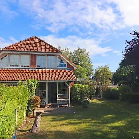 Doppelhaushaelfte Mit Garten Nur 500m Bis Zumstrand Nyaraló Grömitz