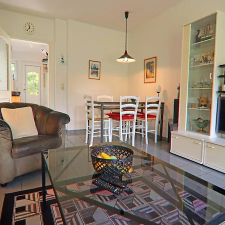 Doppelhaushaelfte Mit Garten Nur 500m Bis Zumstrand * Grömitz