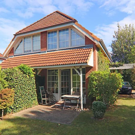 Doppelhaushaelfte Mit Garten Nur 500m Bis Zumstrand Nyaraló Grömitz