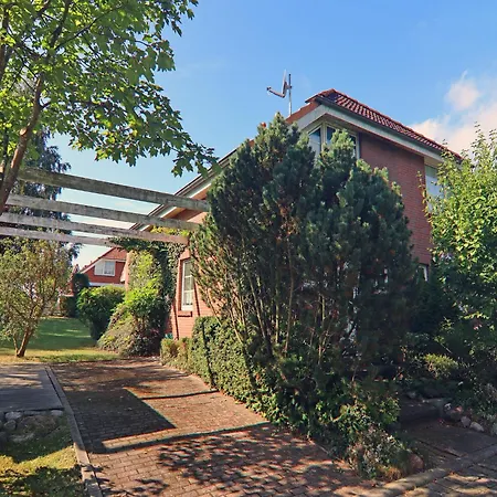 Doppelhaushaelfte Mit Garten Nur 500m Bis Zumstrand Nyaraló